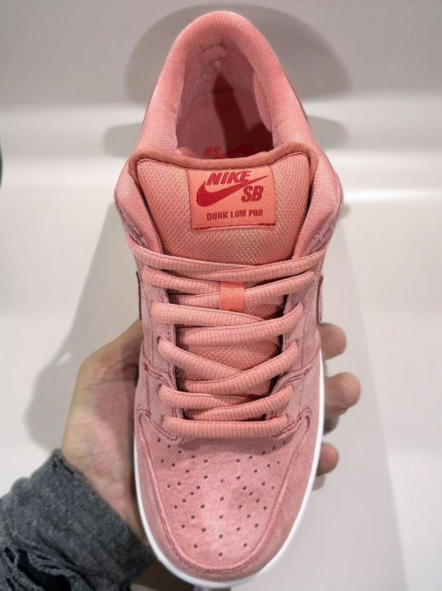 Nike Dunk SB 低帮粉红猪,潮流与复古的融合